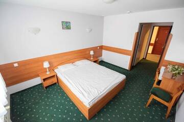 Фото номера Двухместный номер с 1 кроватью или 2 отдельными кроватями Отель Hotel Reg Benz г. Мелец 8