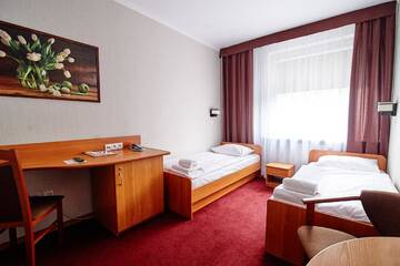 Фото номера Стандартный двухместный номер с 1 кроватью Отель Hotel Polski г. Мелец 3