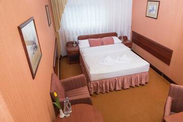 Фото номера Улучшенный одноместный номер Отель Hotel Polski г. Мелец 2