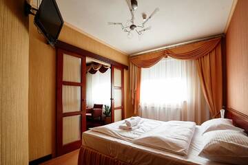 Фото номера Улучшенные апартаменты Отель Hotel Polski г. Мелец 2