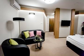Фото номера Апартаменты с террасой Отель Bulwary Hotel&amp;Biznes г. Мелец 6